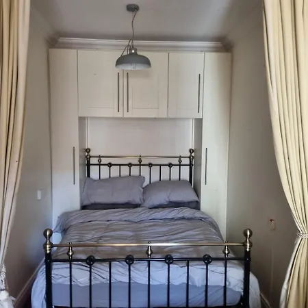 Lane Apartmet *